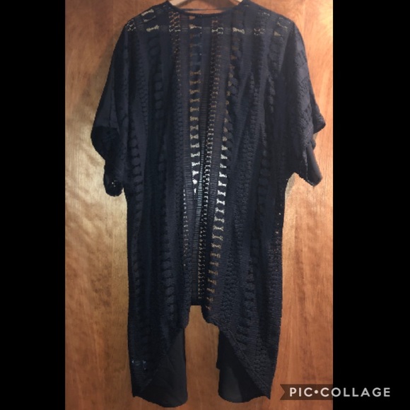 Black Kimono - Picture 2 of 4